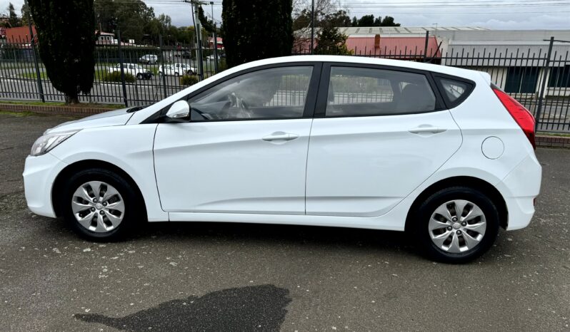 
2015 HYUNDAI ACCENT RB2 MY15 ACTIVE FWD HATCHBACK 4 Cyl 1.6L full									