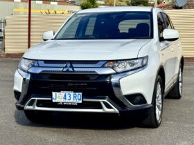 2021 MITSUBISHI OUTLANDER ZL MY21 ES 4WD WAGON 4Cyl 2.4 L, 7 Seater Family Car