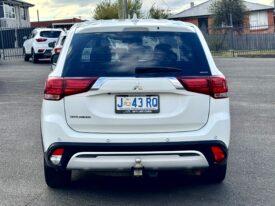 2021 MITSUBISHI OUTLANDER ZL MY21 ES 4WD WAGON 4Cyl 2.4 L, 7 Seater Family Car