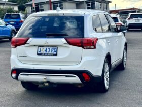2021 MITSUBISHI OUTLANDER ZL MY21 ES 4WD WAGON 4Cyl 2.4 L, 7 Seater Family Car