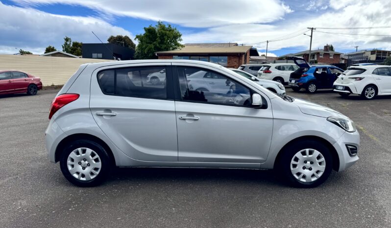 
2013 HYUNDAI i20 ACTIVE PB MY12.5 Hatchback 4Cyl 1.4L full									
