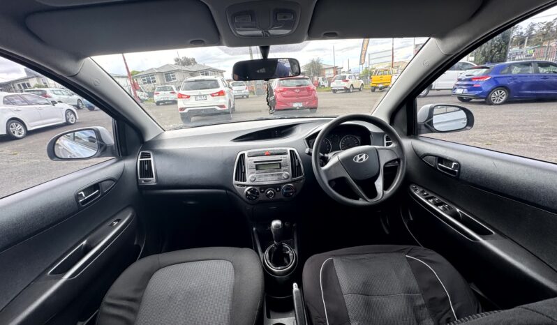 
2013 HYUNDAI i20 ACTIVE PB MY12.5 Hatchback 4Cyl 1.4L full									