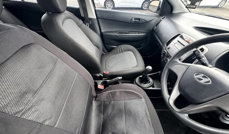 
2013 HYUNDAI i20 ACTIVE PB MY12.5 Hatchback 4Cyl 1.4L full									