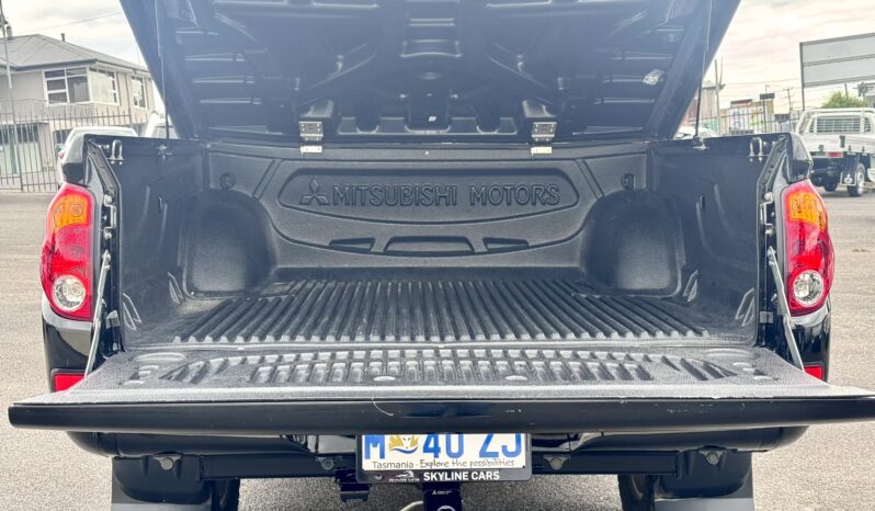 
2015 TRITON GLX (4×4) MN MY15 DIESEL TURBO DOUBLE CAB UTILITY 4CYL 2.5L full									