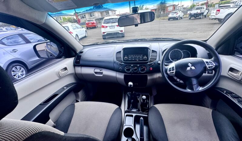 
2015 TRITON GLX (4×4) MN MY15 DIESEL TURBO DOUBLE CAB UTILITY 4CYL 2.5L full									