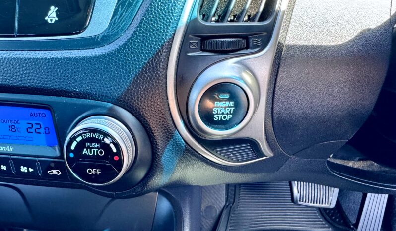 
2012 Hyundai iX35 ELITE (AWD) LM MY11 WAGON DIESEL TURBO 4Cyl 2L full									