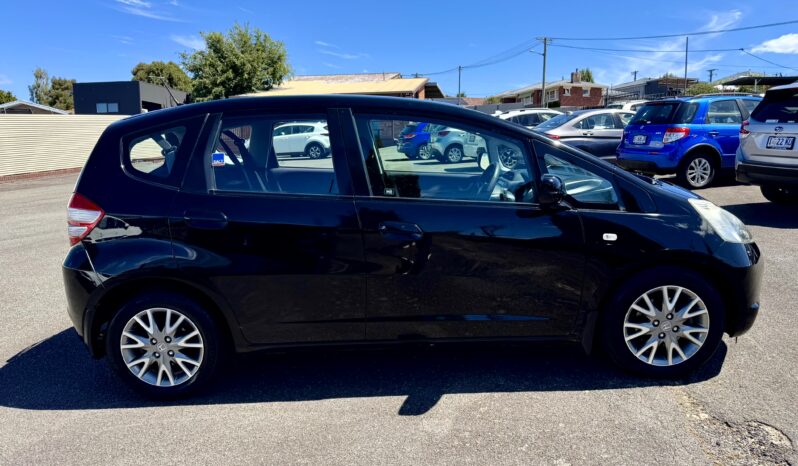 
2010 Honda JAZZ GLi GE Hatchback 4Cyl 1.3L full									